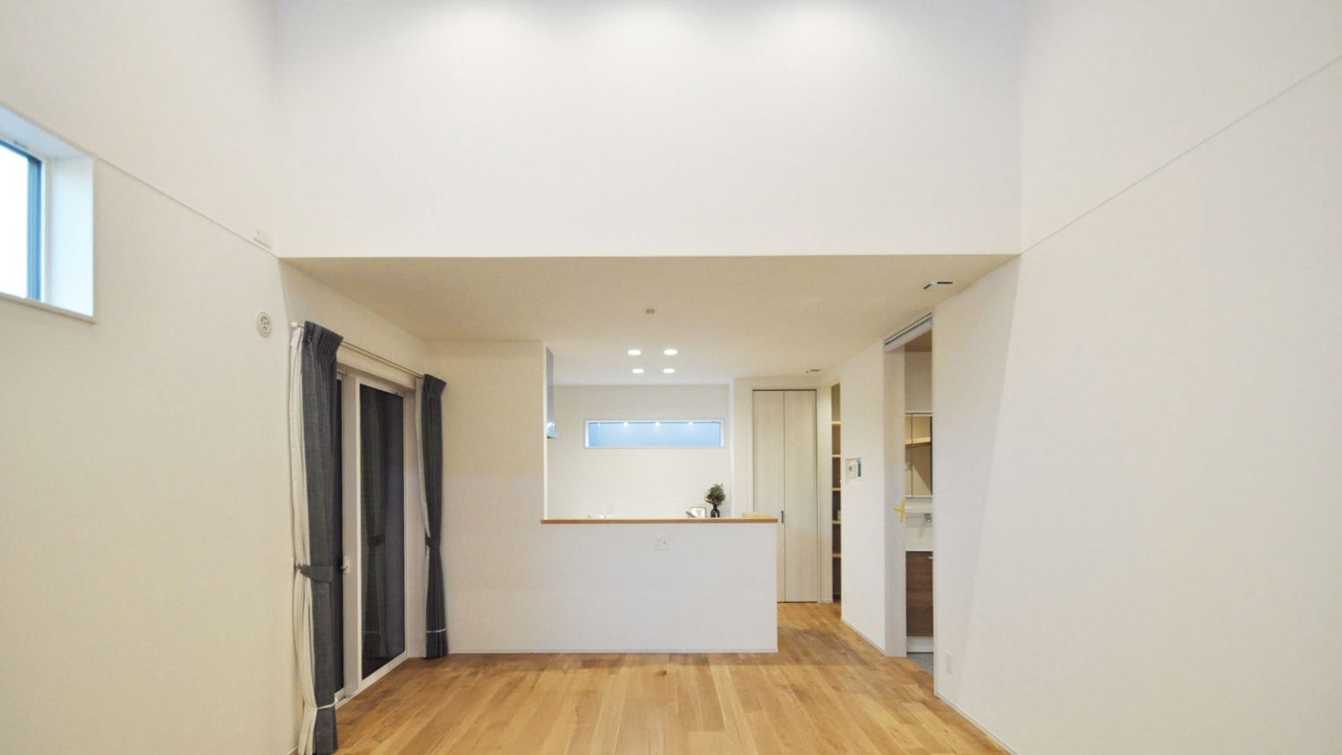 家事ラクな回遊動線と開放的な勾配天井リビングがある3LDKの平屋見学会【筑前町高田】